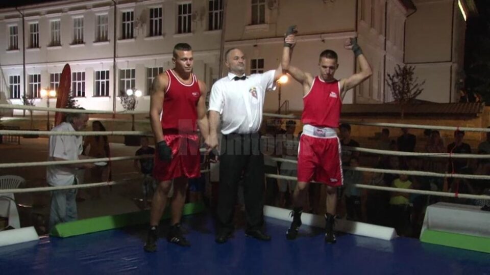 Ionuț Lazăr Nechita a câștigat meciul la categoria de 75 de kilograme, impunându-se în toate cele trei reprize ale meciului