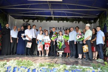 Comuna Adâncata și-a aniversat sâmbătă „cuplurile de aur” și elevii cu rezultate deosebite la învățătură