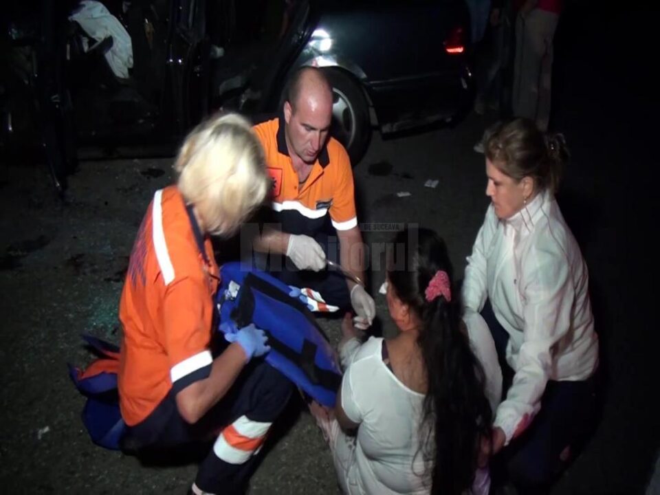 Accident cu zece răniți, după o ciocnire violentă între un BMW și un Mercedes