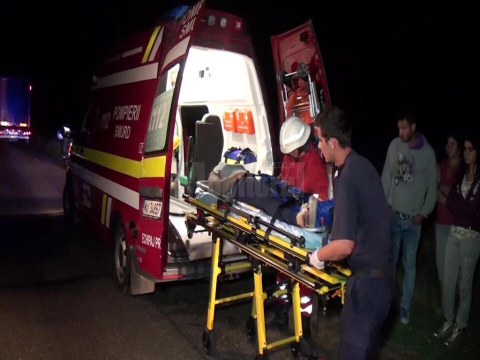 Accident cu zece răniți, după o ciocnire violentă între un BMW și un Mercedes