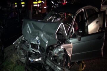 Accident cu zece răniți, după o ciocnire violentă între un BMW și un Mercedes