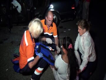 Un șofer de 20 de ani, care a depășit inconștient, a provocat un accident în care au fost implicate zece persoane