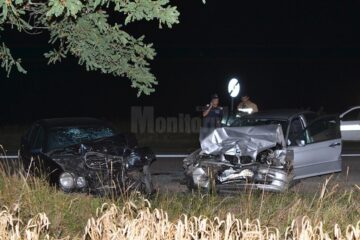 Coliziunea dintre cele doua masini a fost violentă