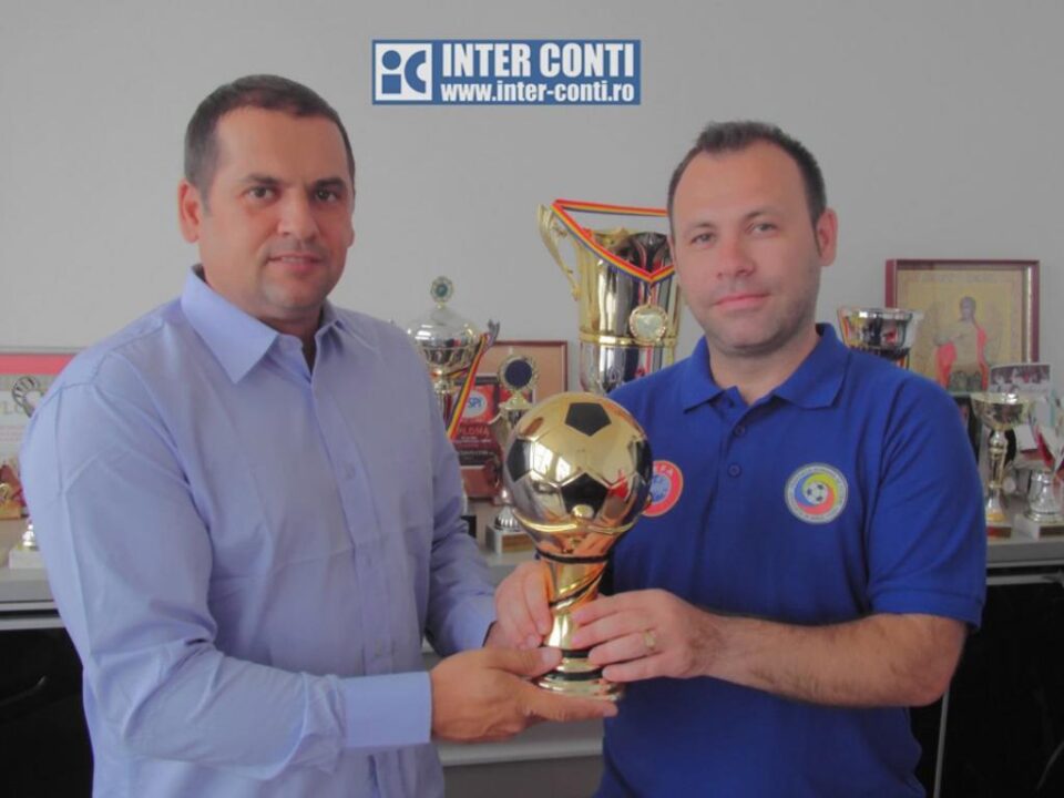 Mihai Ududec, administratorul firmei Inter Conti, și Ciprian Anton, președintele AJF, s-au înțeles pentru un parteneriat pilot, pe o durată de un an Mihai Ududec, administratorul firmei Inter Conti, și Ciprian Anton, președintele AJF, s-au înțeles pentru un parteneriat pilot, pe o durată de un an