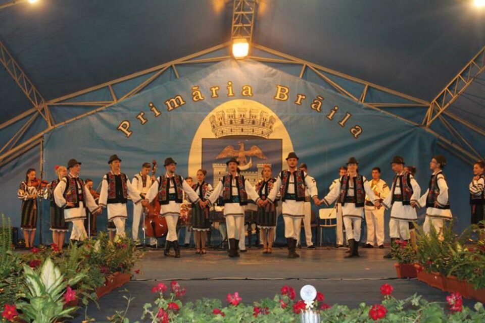 Ansamblul “Plaiurile Dornelor” a câștigat Trofeul Festivalului “Lină Chiralină” de la Brăila Ansamblul “Plaiurile Dornelor” a câștigat Trofeul Festivalului “Lină Chiralină” de la Brăila