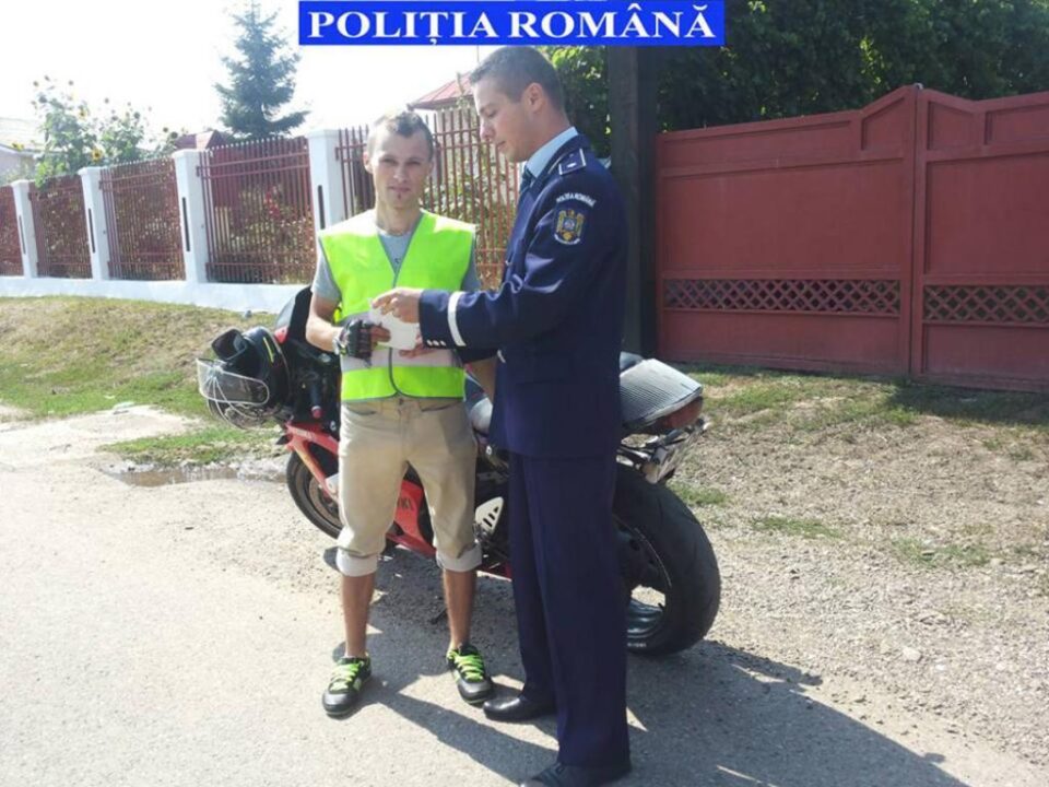 Având în vedere aceste numeroase accidente, în perioada 15 – 17 august, polițiștii de prevenire, împreună cu colegi din teritoriu, au organizat și desfășurat o acțiune de prevenire a accidentelor rutiere