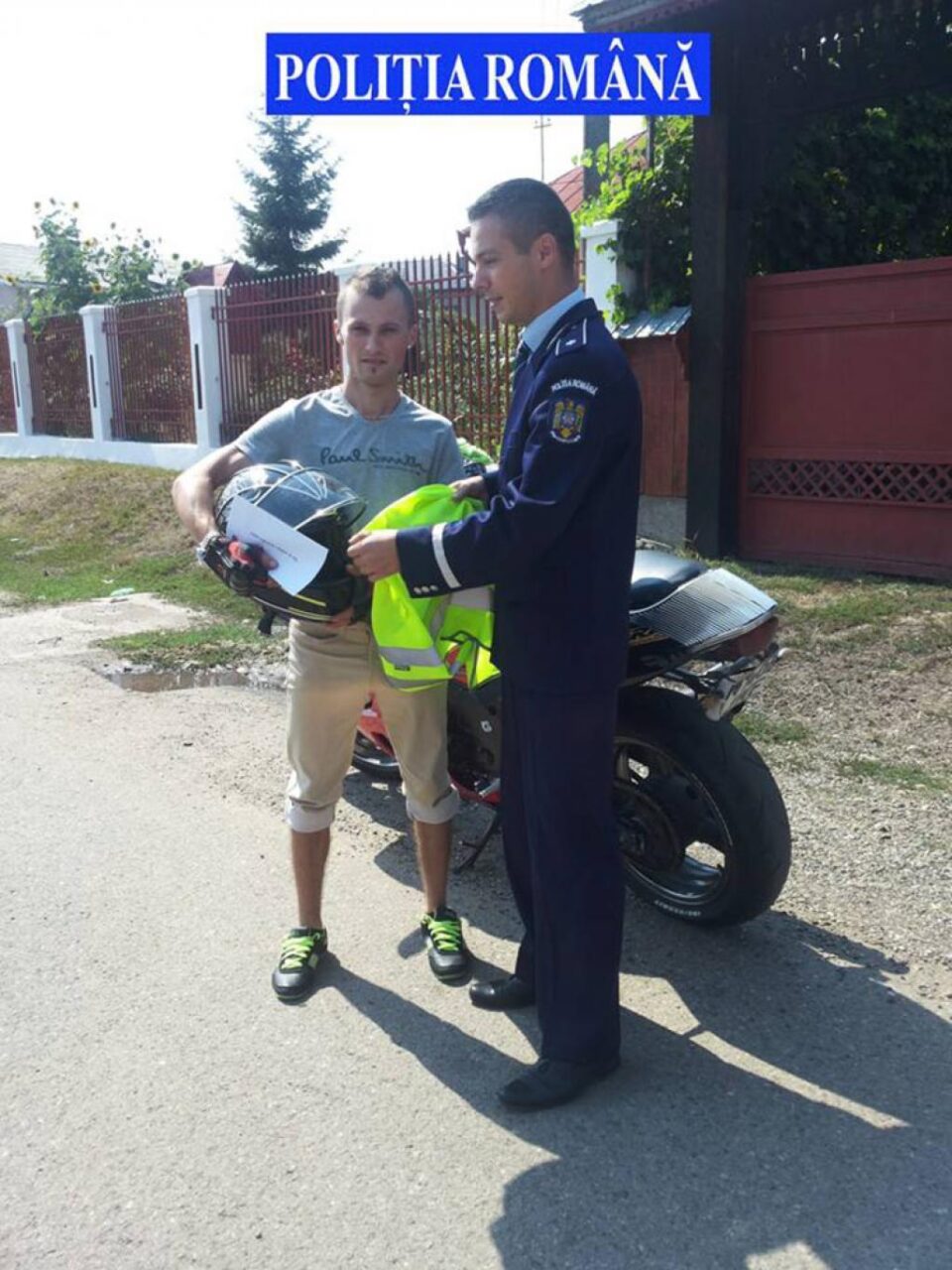 Având în vedere aceste numeroase accidente, în perioada 15 – 17 august, polițiștii de prevenire, împreună cu colegi din teritoriu, au organizat și desfășurat o acțiune de prevenire a accidentelor rutiere