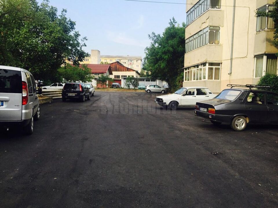 Cea mai mare parcare rezidențială amenajată de Primăria Suceava până acum, între blocuri, a fost finalizată Cea mai mare parcare rezidențială amenajată de Primăria Suceava până acum, între blocuri, a fost finalizată