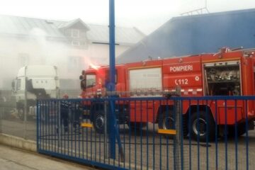 Incendiul a izbucnit de la un boiler aflat sub tensiune, care a produs efect termic și a aprins un material inflamabil din apropierea sa