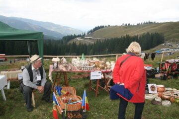 Câteva mii de turiști de pe Transrarău au făcut popas la Festivalul "Comorile Muntelui"