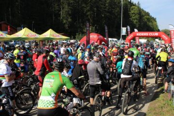 Sute de bicicliști au “luat cu asalt” frumoasa zonă a Humorului, la cea de-a doua ediție a Bucovina MTB Maraton