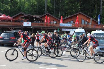 Sute de bicicliști au “luat cu asalt” frumoasa zonă a Humorului, la cea de-a doua ediție a Bucovina MTB Maraton