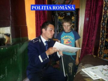 Peste 20 de familii sărace au primit rechizite pentru copii, în cadrul unei campanii a Poliției
