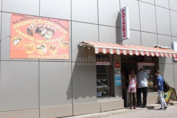 Patiseria TuttiGusto, situată în apropiere de Piața Mică