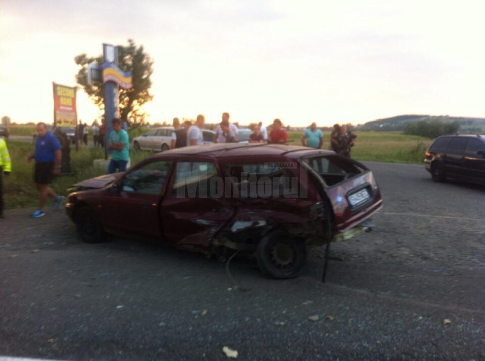 Accidentul petrecut la Horodnic de Sus, unde șoferul aflat la volanul unui autoturism marca Ford Mondeo nu a acordat prioritate de trecere și a intrat în coliziune cu un autoturism marca BMW 525
