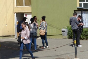 664 de absolvenți de liceu din județ au susținut, ieri, prima probă din cadrul celei de-a doua sesiuni a bacalaureatului din acest an, cea de limba și literatura română