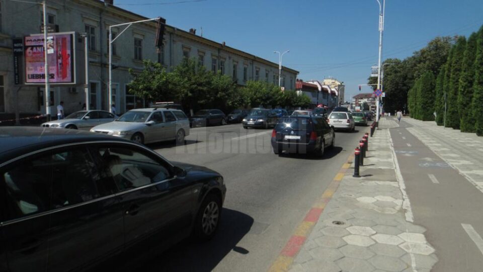 Traficul rutier în Rădăuți a fost ieri strangulat aproape în totalitate de lucrările care se execută în centrul așezării