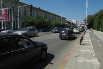 Traficul rutier în Rădăuți a fost ieri strangulat aproape în totalitate de lucrările care se execută în centrul așezării