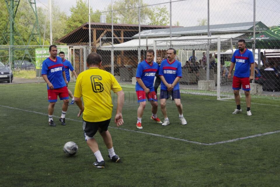 Campionatului județean de minifotbal pentru old-boys „Ambro” pleacă la drum săptămâna viitoare Campionatului județean de minifotbal pentru old-boys „Ambro” pleacă la drum săptămâna viitoare