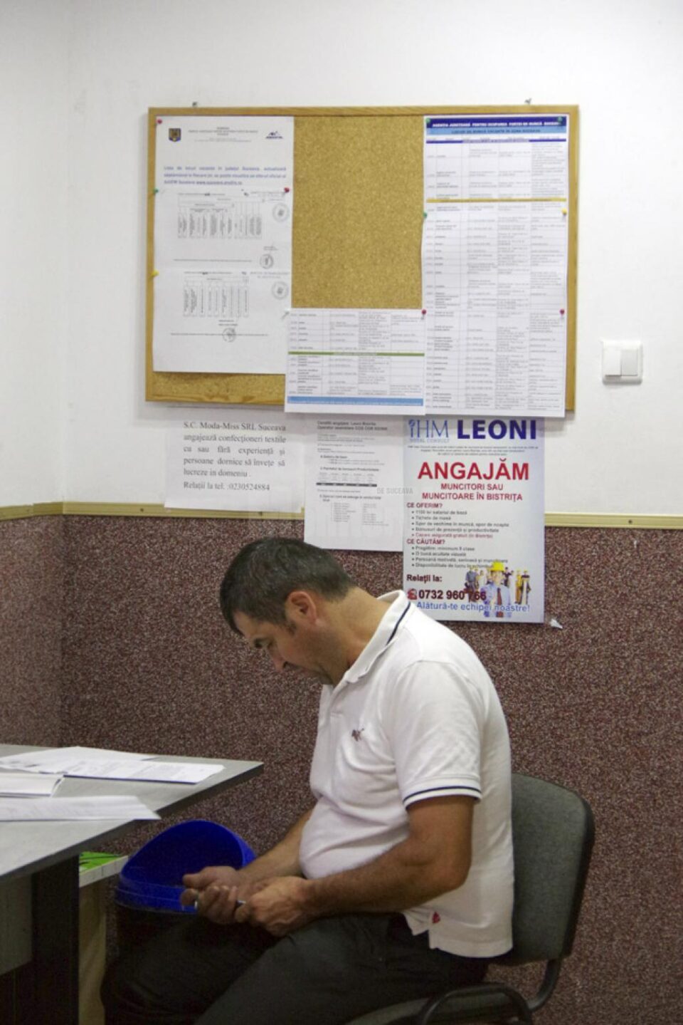 Panoul cu locuri de muncă al AJOFM nu duce lipsă de oferte pentru posturi ce necesită studii minime sau medii