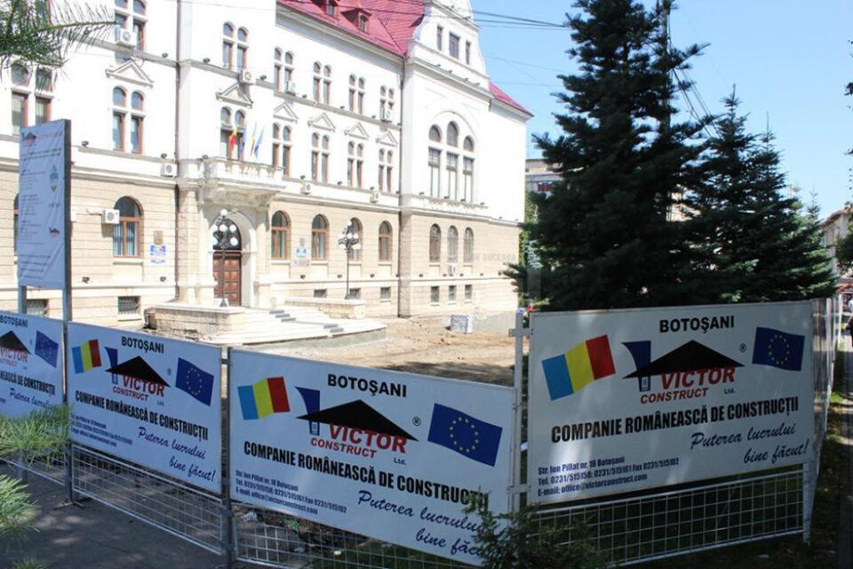 Lucrările de modernizare a zonei centrale a municipiului Suceava, în jurul Palatului Administrativ, vor fi finalizate cu două luni mai devreme Lucrările de modernizare a zonei centrale a municipiului Suceava, în jurul Palatului Administrativ, vor fi finalizate cu două luni mai devreme