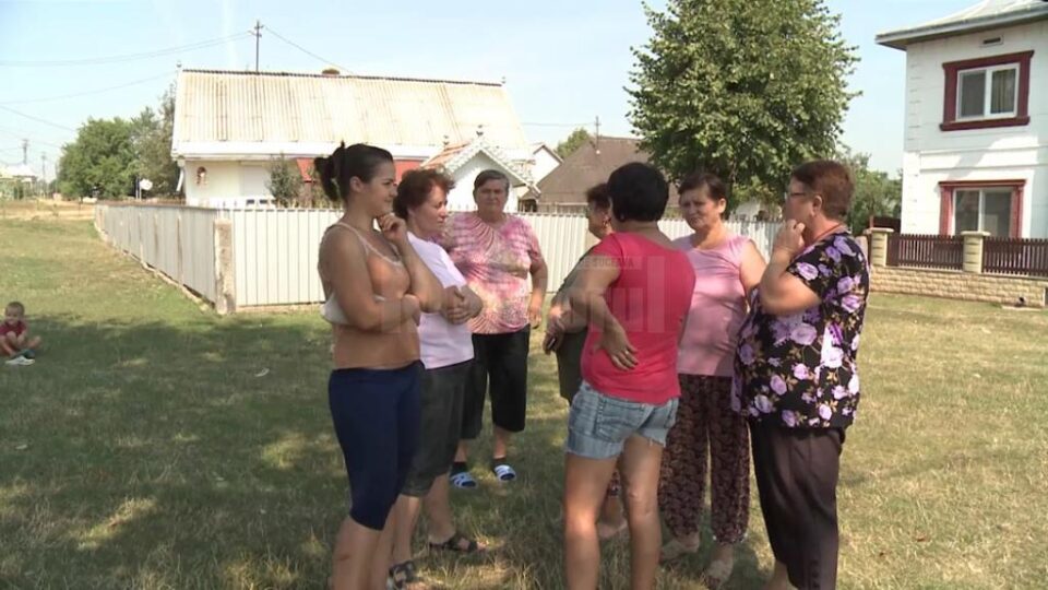 Sătenii din Dărmănești spun că păgubiți ar fi și în celelalte sate ale comunei