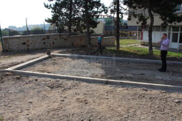 Refacerea zonei centrale se face inclusiv în jurul ruinelor Curtii Domnesti, vizibile de acum din toate direcțiile