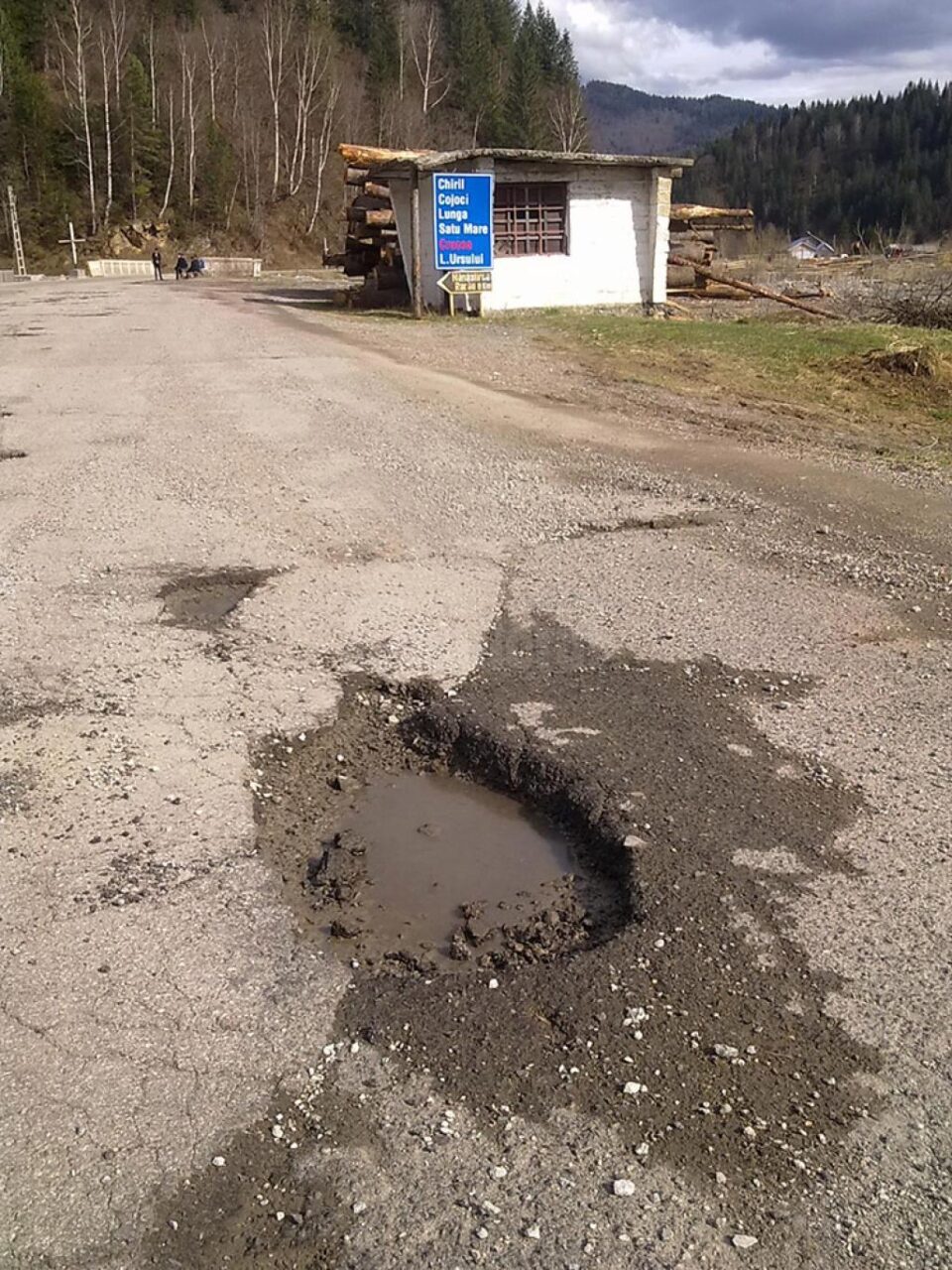 Drumul național 17B, care leagă Vatra Dornei de localitatea Broșteni, intră într-un amplu program de reabilitare Drumul național 17B, care leagă Vatra Dornei de localitatea Broșteni, intră într-un amplu program de reabilitare