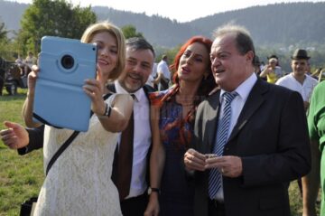 Gorghiu și Blaga s-au recules la mormântul lui Ștefan cel Mare de la Putna