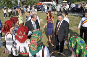 Gorghiu și Blaga s-au recules la mormântul lui Ștefan cel Mare de la Putna
