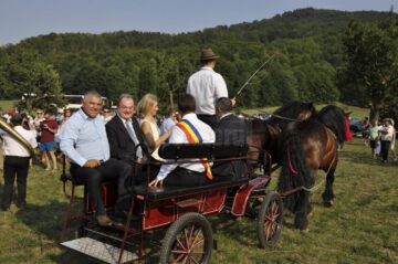 Gorghiu și Blaga s-au recules la mormântul lui Ștefan cel Mare de la Putna