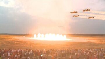 Efectele pirotehnice spectaculoase de la sol și avioane care au trecut prin „foc” au încheiat după-amiaza de sâmbătă