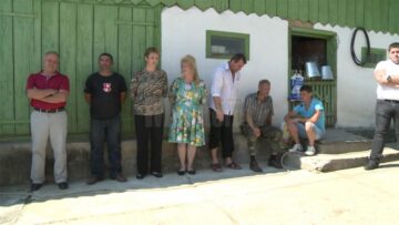 Rude și vecini s-au adunat la locuința afaceristului pentru a-i lua apărarea acestuia