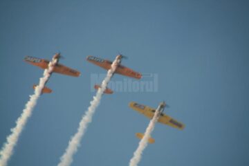 Acrobații aeriene spectaculoase, adrenalină și manevre amețitoare, la spectacolul aviatic Suceava Air Show