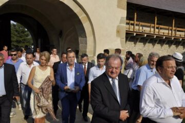 Gorghiu și Blaga s-au recules la mormântul lui Ștefan cel Mare de la Putna