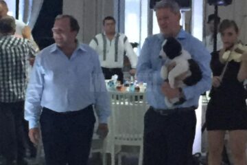 Predoiu a primit de ziua sa, la Gura Humorului, un ciobănesc bucovinean