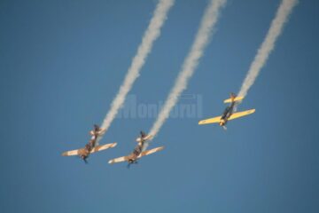 Iacării Acrobați au încins motoarele avioanelor și și-au dovedit măiestria în fața sucevenilor care i-au așteptat