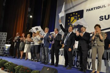 Demonstrație de forță a PNL Suceava în fața unei săli arhipline de membri și susținători