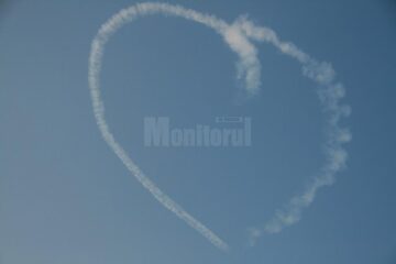 Acrobații aeriene spectaculoase, adrenalină și manevre amețitoare, la spectacolul aviatic Suceava Air Show