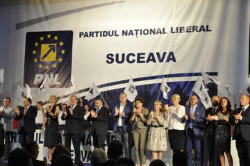 Demonstrație de forță a PNL Suceava în fața unei săli arhipline de membri și susținători