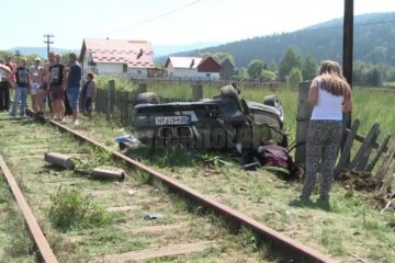 Cei trei tineri din BMW au scăpat ca prin minune doar cu leziuni ușoare