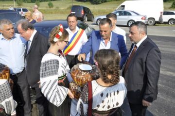 Gorghiu și Blaga s-au recules la mormântul lui Ștefan cel Mare de la Putna