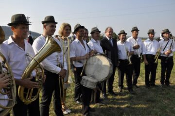 Gorghiu și Blaga s-au recules la mormântul lui Ștefan cel Mare de la Putna