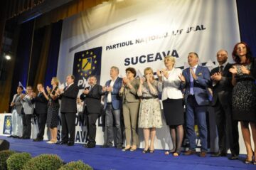 Demonstrație de forță a PNL Suceava în fața unei săli arhipline de membri și susținători