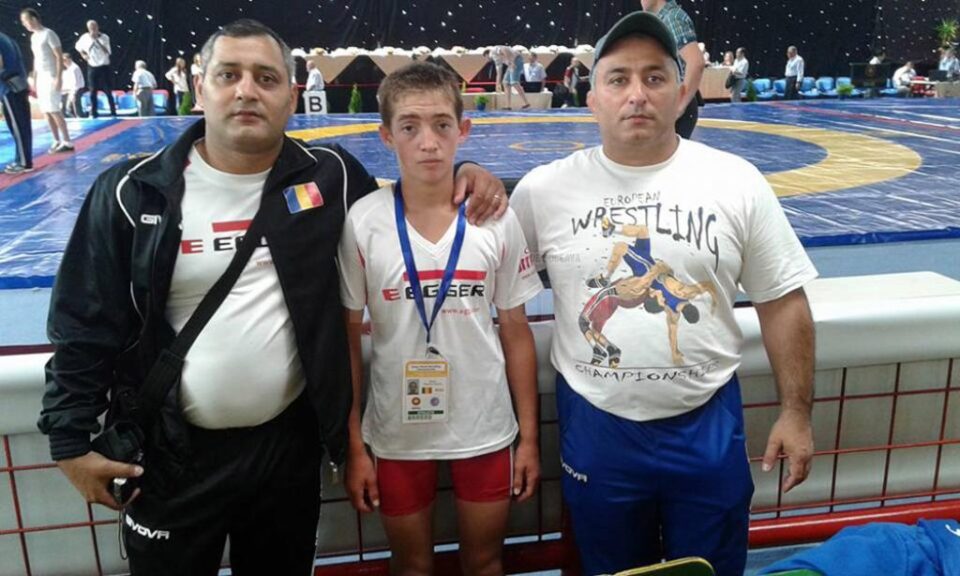 Valentin Dumitru Boicu, încadrat de antrenorii Florin și Costel Rusu