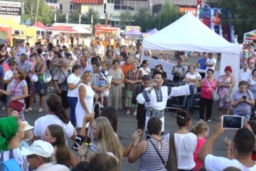 Pe parcursul celor patru zile de desfășurare, 27-30 august, au avut loc mai multe acțiuni culturale și spectacole folclorice