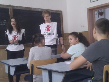Activități ale școlii de vară „Cuvintele și faptele rănesc!”
