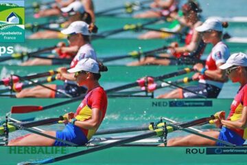 Sucevencele Geanina Beleagă (dreapta) și Ionela Lehaci vor lupta mâine pentru un loc în semifinale în proba de 2 vâsle categorie ușoară ©FISA Igor Meijer