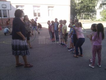 Activități ale școlii de vară „Cuvintele și faptele rănesc!”