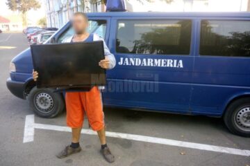 Prins în timp ce căra un televizor furat din Ițcani